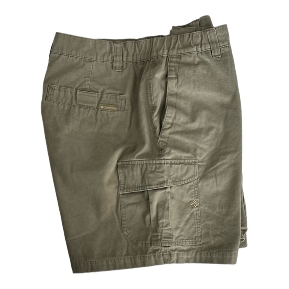 COLUMBIA Vintage Cargo Shorts Size Large - Picture 3 of 11
